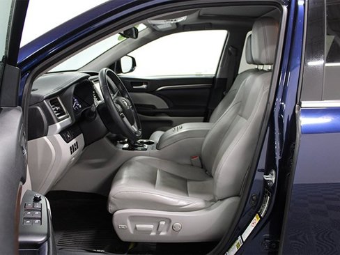 Used 2016 Toyota Highlander Limited image 11