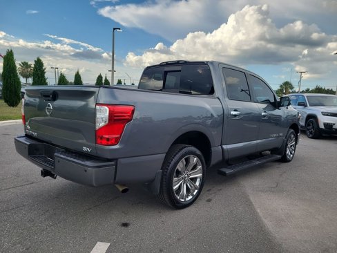 Used 2018 Nissan Titan SV w/ Chrome Package image 4