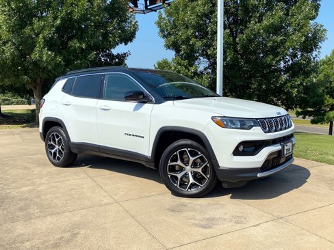Used 2024 Jeep Compass Limited image 1