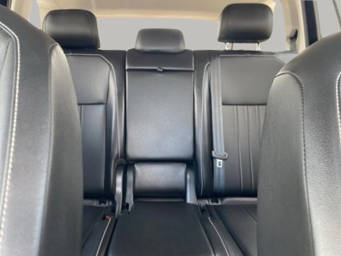 Used 2024 Volkswagen Tiguan SE image 35