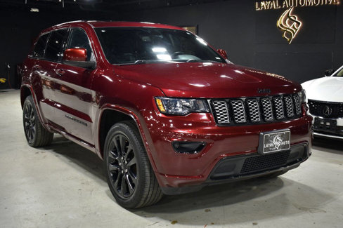 Used 2019 Jeep Grand Cherokee Altitude image 3