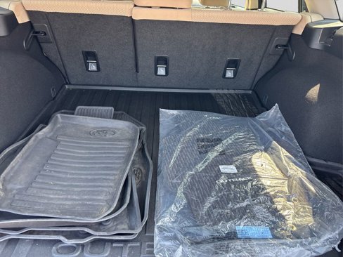 Used 2019 Subaru Outback 2.5i Premium image 11