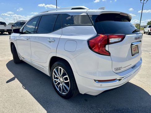 Used 2022 GMC Terrain Denali image 3