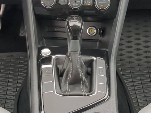 Used 2024 Volkswagen Taos SE w/ Panoramic Sunroof Package image 19