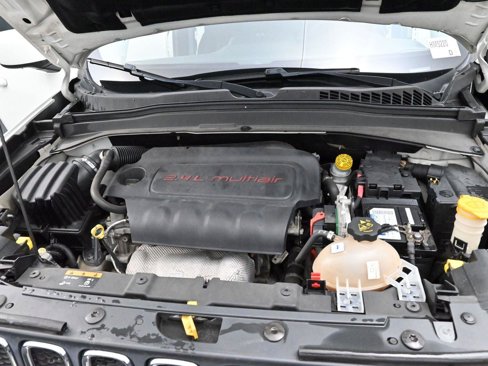 Used 2016 Jeep Renegade Latitude w/ Cold Weather Group image 32