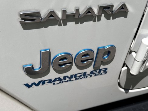 Used 2022 Jeep Wrangler Unlimited Sahara w/ Cold Weather Group image 6