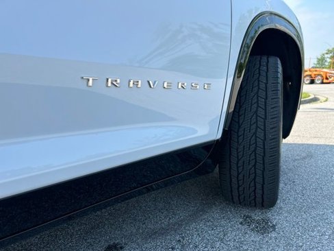 Used 2024 Chevrolet Traverse RS image 7
