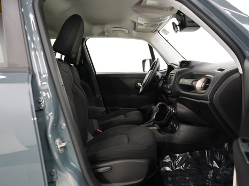 Used 2017 Jeep Renegade Latitude w/ Cold Weather Group image 10
