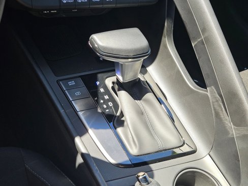 Certified 2025 Hyundai Elantra Sport image 13