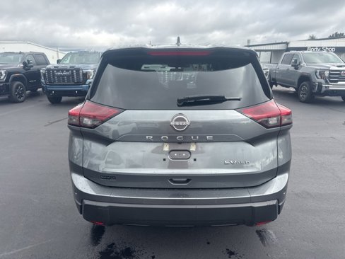 Used 2024 Nissan Rogue SV image 4