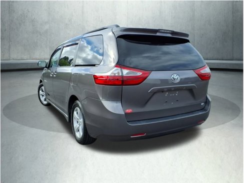 Certified 2019 Toyota Sienna LE image 23