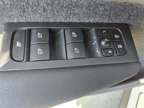 Certified 2023 Volvo XC40 B4 Plus image 20