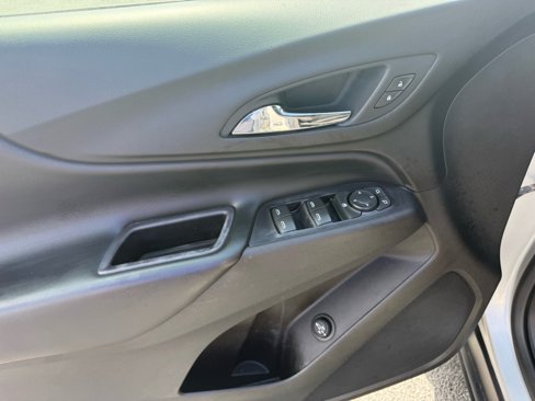 Used 2018 Chevrolet Equinox LT image 16