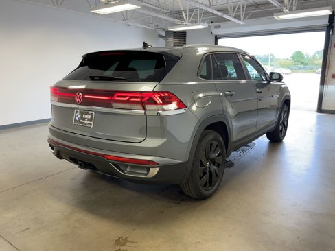 Used 2025 Volkswagen Atlas Cross Sport SE image 8