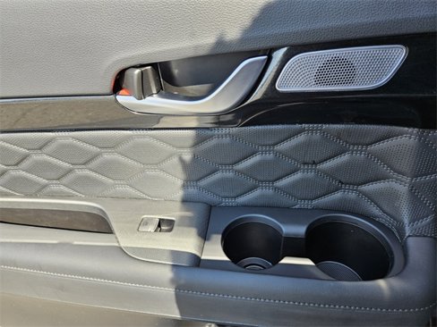 Used 2022 Hyundai Palisade Calligraphy image 11