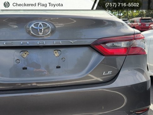 Used 2021 Toyota Camry LE image 7