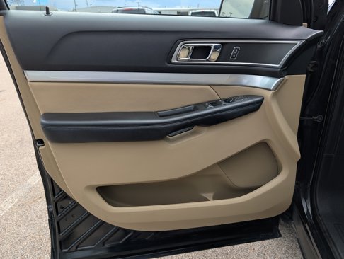 Used 2017 Ford Explorer XLT w/ Equipment Group 202A image 32