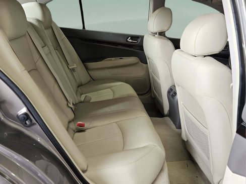 Used 2013 INFINITI G37 Journey w/ Premium Pkg image 17