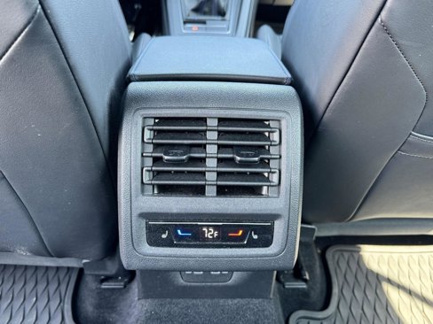 Used 2022 Volkswagen Golf R image 30
