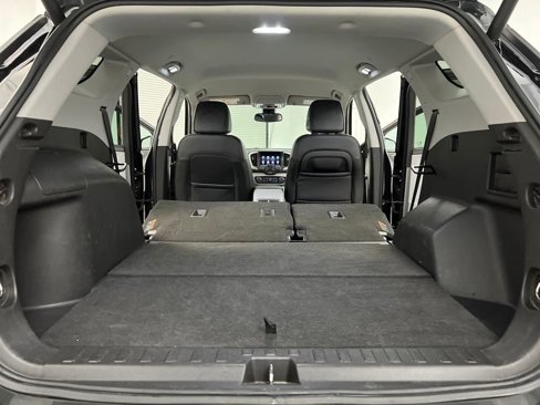 Used 2023 GMC Terrain SLT image 31