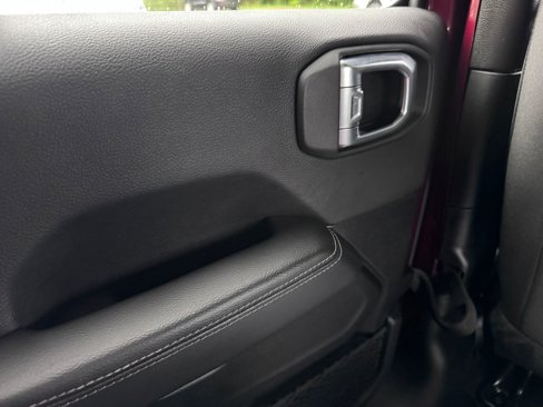 Used 2021 Jeep Wrangler Unlimited Sahara image 33