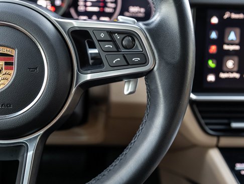 Certified 2022 Porsche Cayenne Platinum Edition image 16