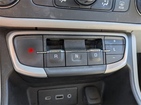 Used 2023 GMC Terrain SLE w/ Driver Convenience Package image 16
