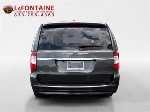 Used 2016 Chrysler Town & Country Touring-L w/ Driver Convenience Group image 6