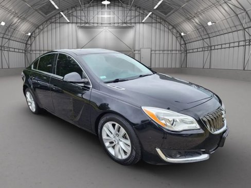 Used 2016 Buick Regal image 1