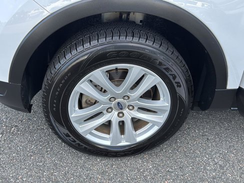 Used 2019 Ford Explorer XLT w/ Class II Trailer Tow Package image 30