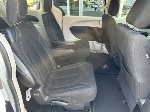 Used 2021 Chrysler Voyager LX image 18