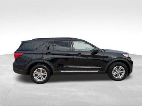 Used 2024 Ford Explorer XLT w/ Equipment Group 202A image 8