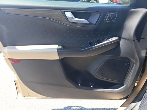 Used 2020 Ford Escape Titanium image 31