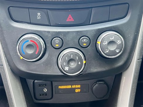 Used 2017 Chevrolet Trax LT w/ LT Convenience Package image 25