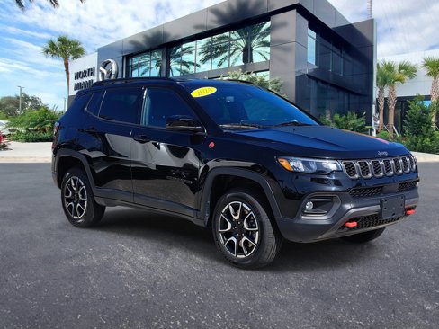 Used 2024 Jeep Compass Trailhawk image 3