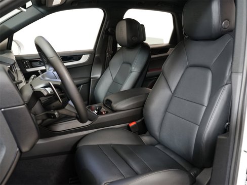 Used 2024 Porsche Cayenne image 5