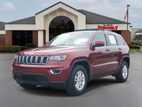 Used 2018 Jeep Grand Cherokee Laredo image 2