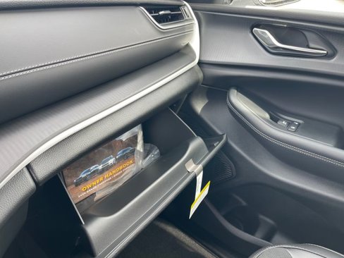 New 2025 Jeep Grand Cherokee L Altitude image 28