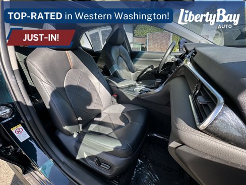 Used 2018 Toyota Camry XLE image 12
