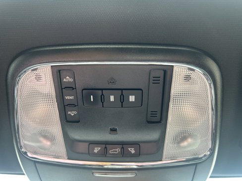 Used 2019 Jeep Grand Cherokee Limited w/ Trailer Tow Group IV image 34