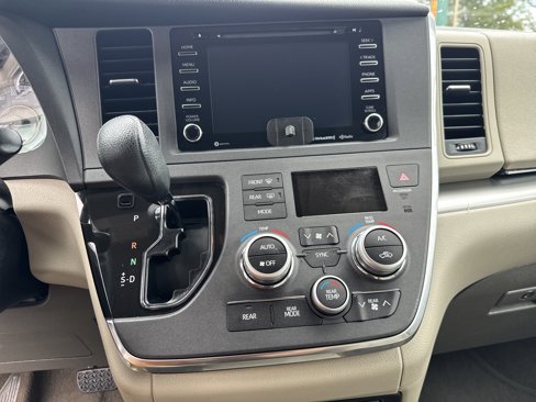 Used 2018 Toyota Sienna LE image 14