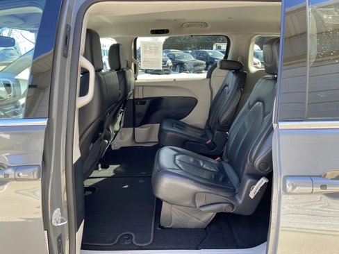 Used 2022 Chrysler Pacifica Touring-L image 21