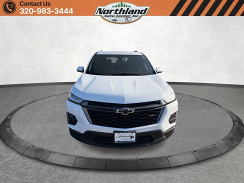 Used 2023 Chevrolet Traverse RS image 2