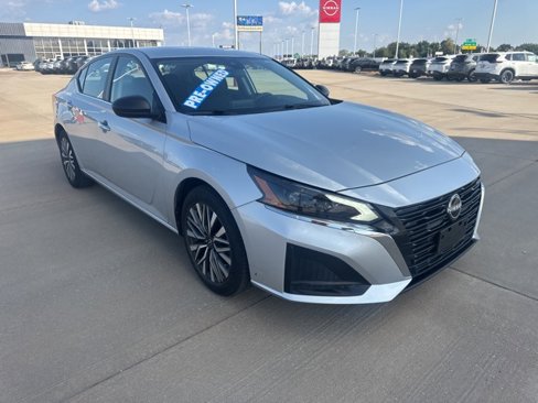 Used 2024 Nissan Altima 2.5 SV image 7