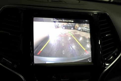 Used 2019 Jeep Cherokee Limited image 15