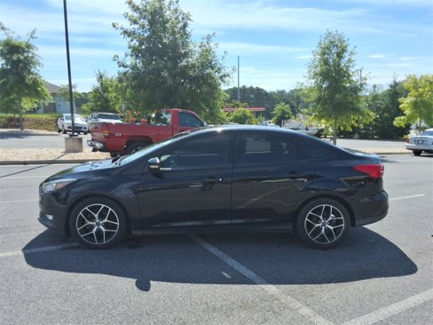 Used 2018 Ford Focus SE w/ SE Appearance Package image 8