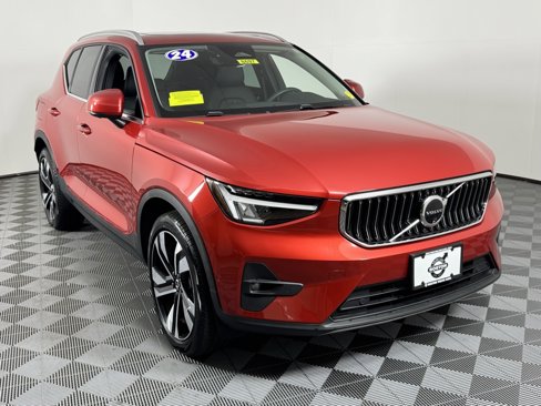 Certified 2024 Volvo XC40 B5 Plus image 3
