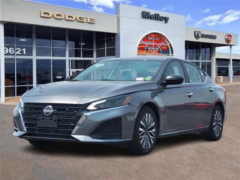 Used 2024 Nissan Altima 2.5 SV image 2