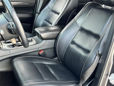 Used 2017 Jeep Grand Cherokee Limited image 4