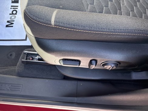 Certified 2020 Chevrolet Equinox LT w/ Driver Convenience Package image 8
